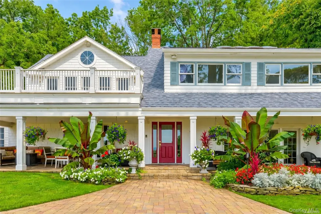 16 Beach Road Northport NY 11768