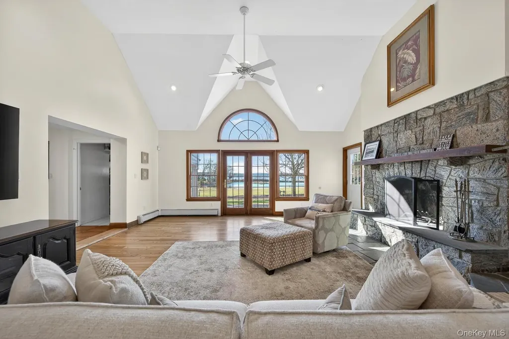16 Beach Road Northport NY 11768