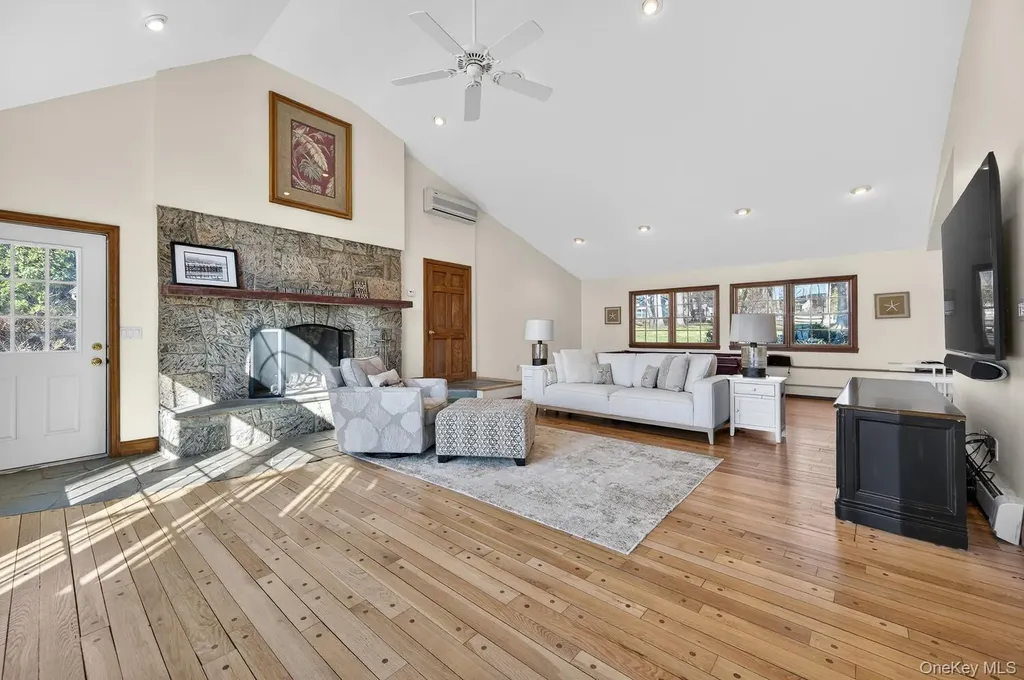16 Beach Road Northport NY 11768