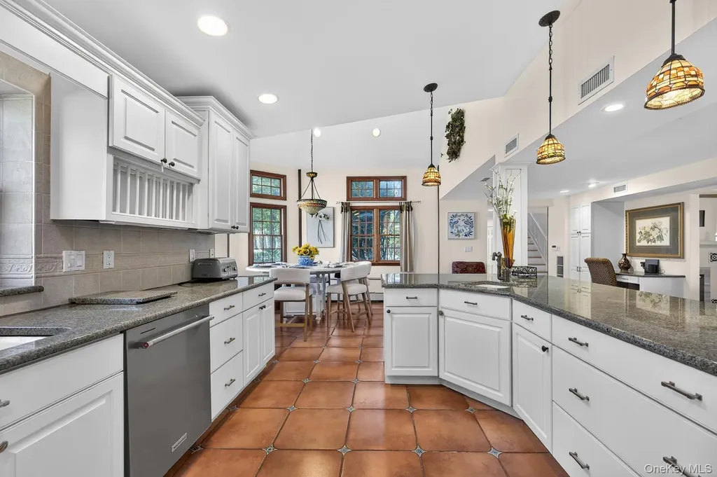 16 Beach Road Northport NY 11768