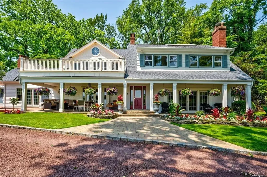 16 Beach Road Northport NY 11768
