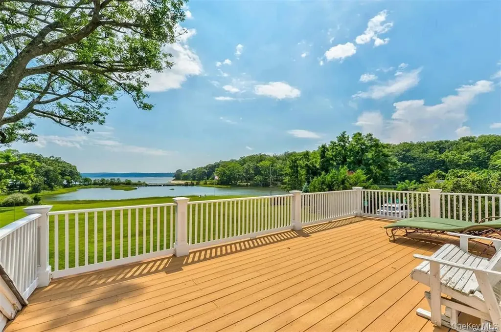 16 Beach Road Northport NY 11768