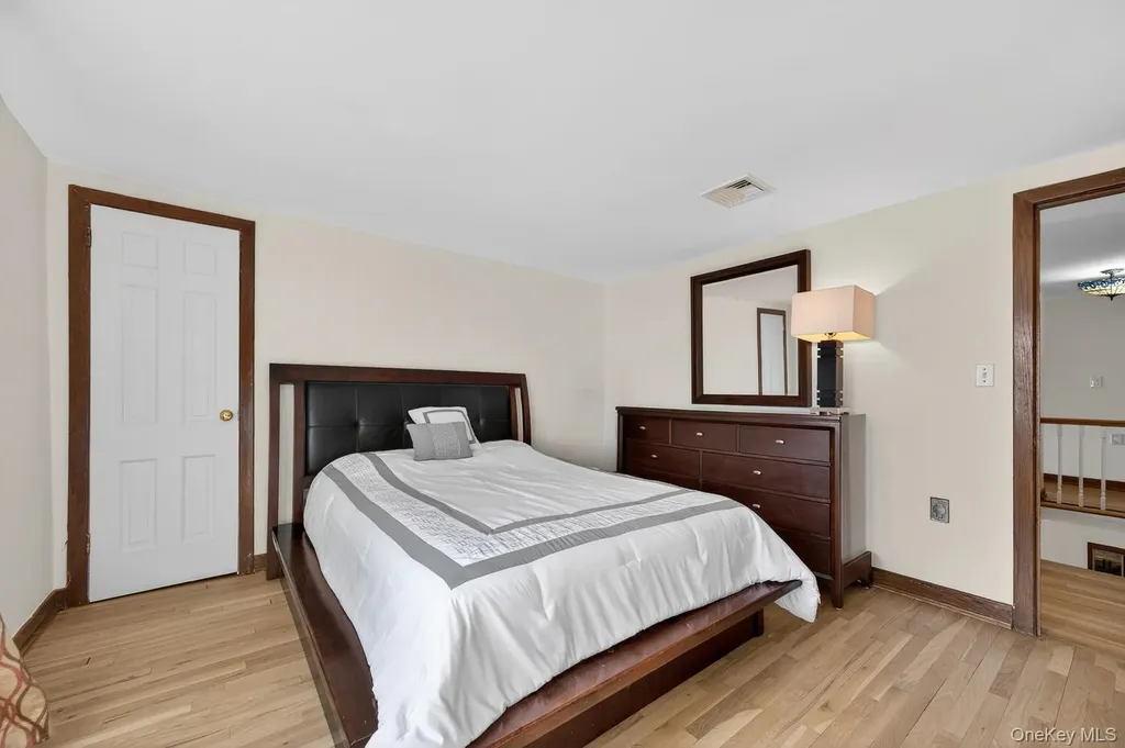 16 Beach Road Northport NY 11768