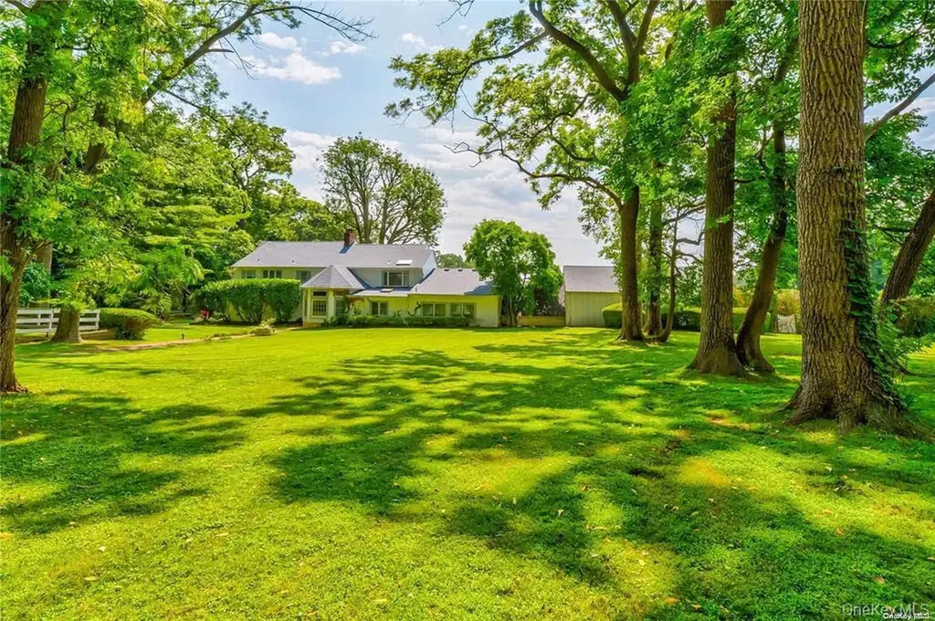 16 Beach Road Northport NY 11768