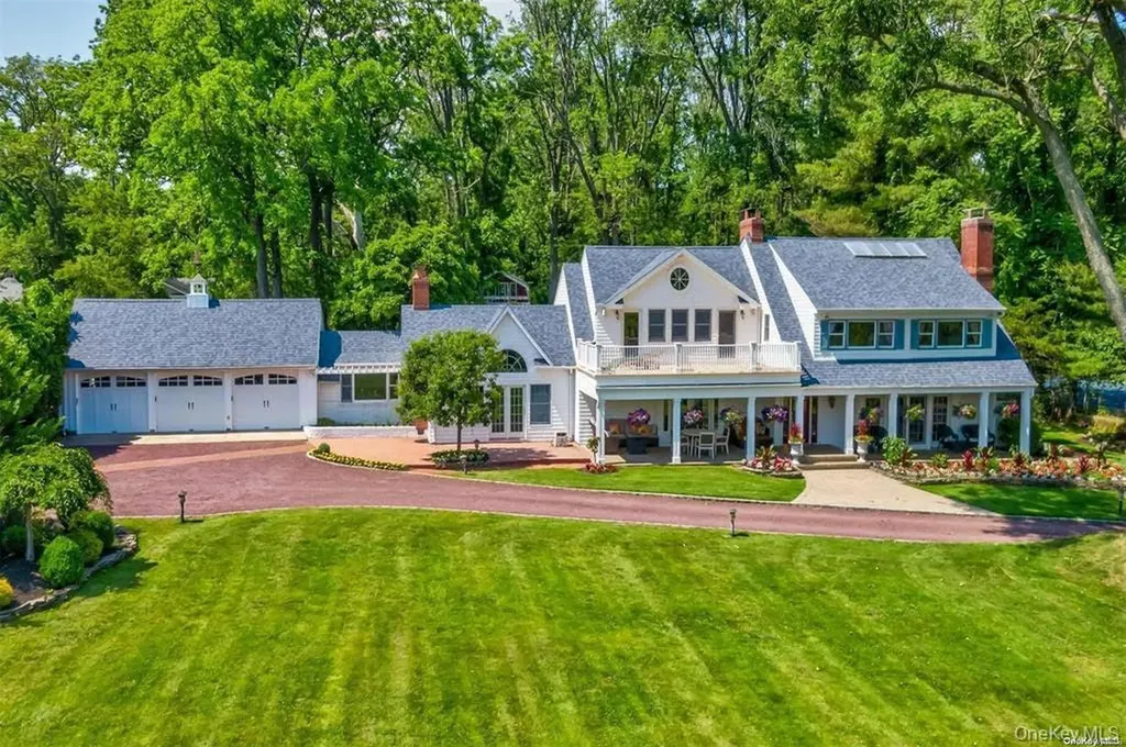 16 Beach Road Northport NY 11768