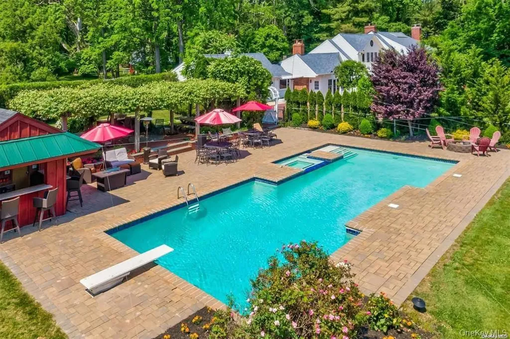 16 Beach Road Northport NY 11768