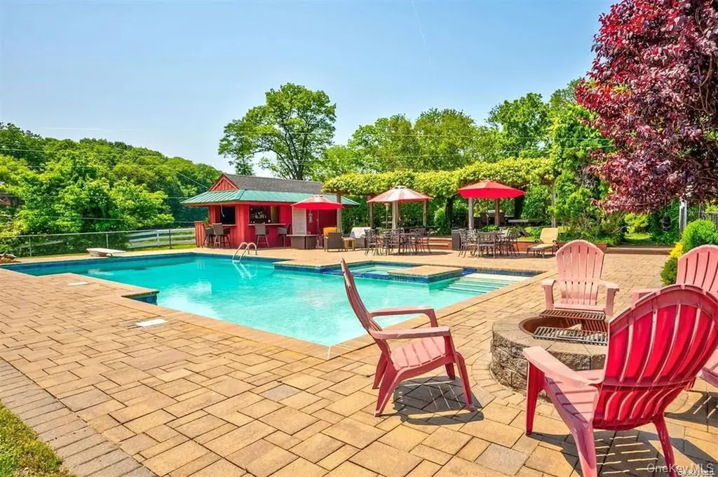16 Beach Road Northport NY 11768