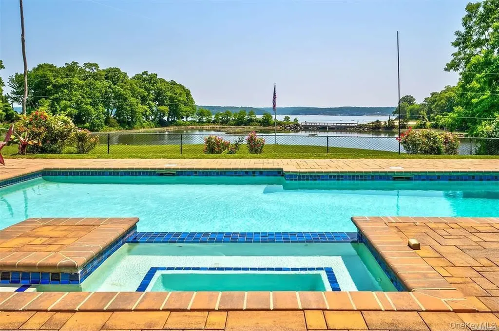 16 Beach Road Northport NY 11768