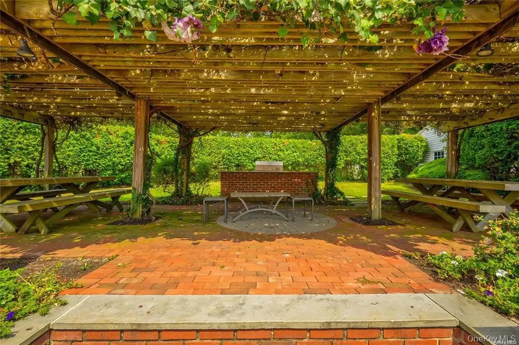 16 Beach Road Northport NY 11768