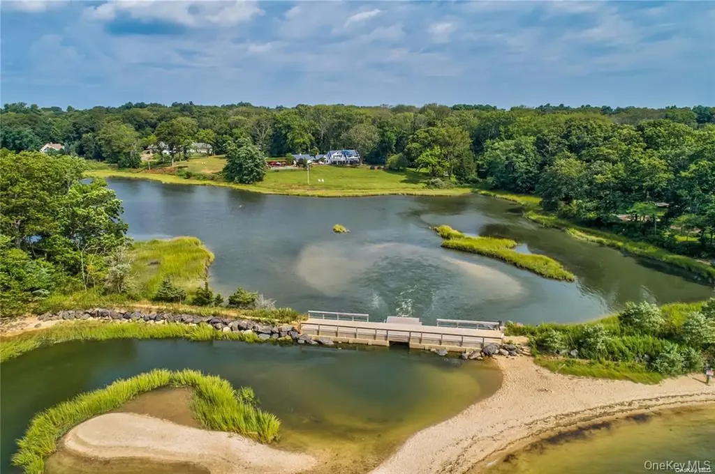 16 Beach Road Northport NY 11768