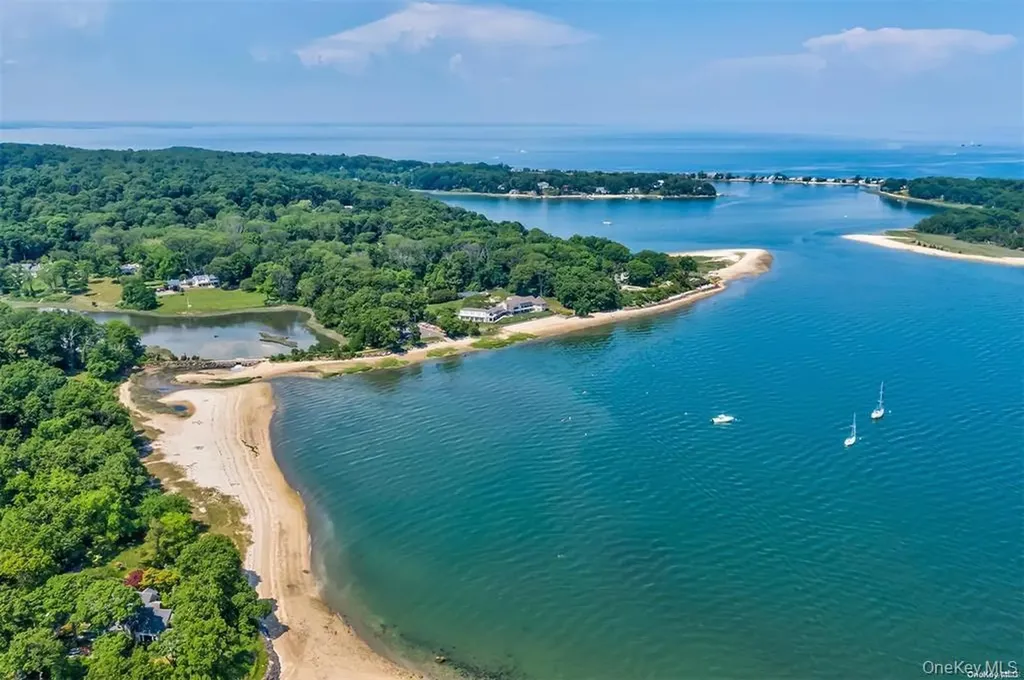 16 Beach Road Northport NY 11768