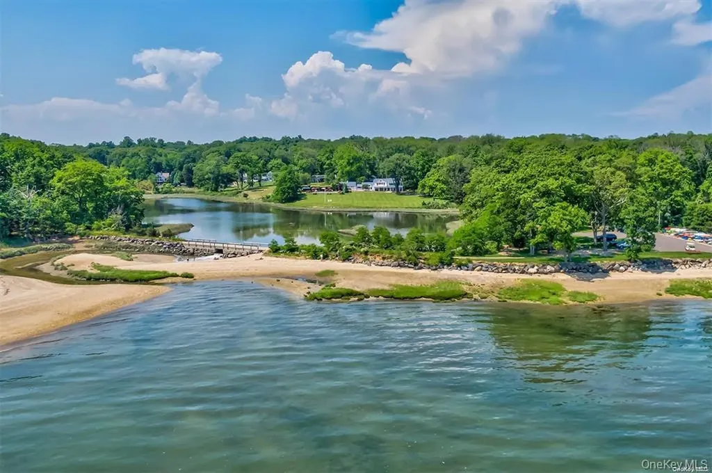 16 Beach Road Northport NY 11768