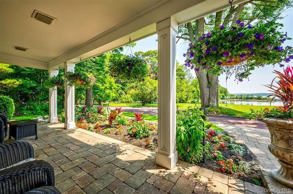 16 Beach Road Northport NY 11768
