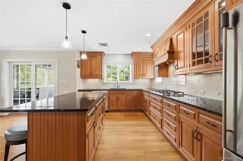 325 Frank Avenue Mamaroneck NY 10543
