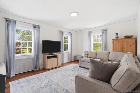 325 Frank Avenue Mamaroneck NY 10543