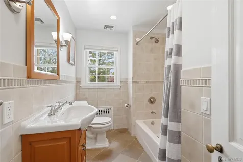 325 Frank Avenue Mamaroneck NY 10543