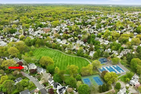 325 Frank Avenue Mamaroneck NY 10543