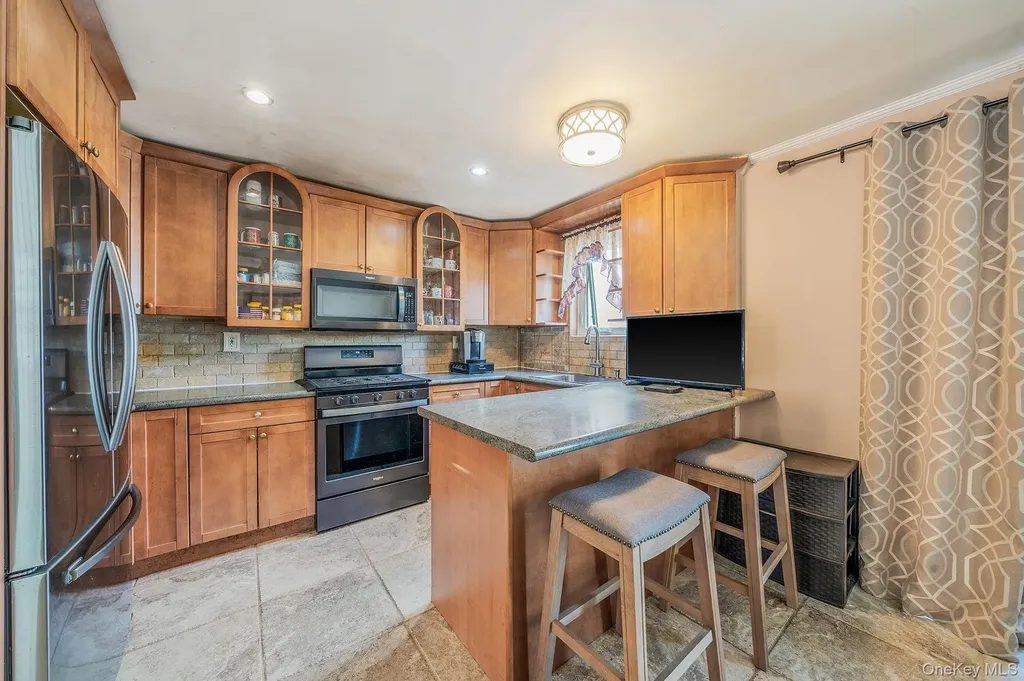 8605 77th Avenue Glendale NY 11385