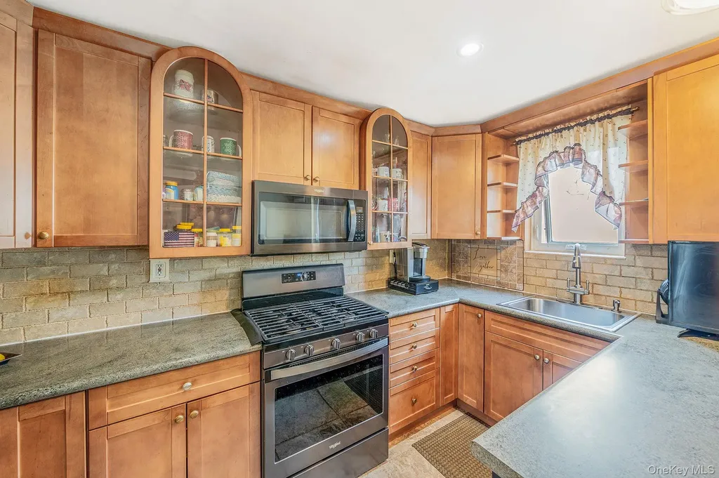 8605 77th Avenue Glendale NY 11385