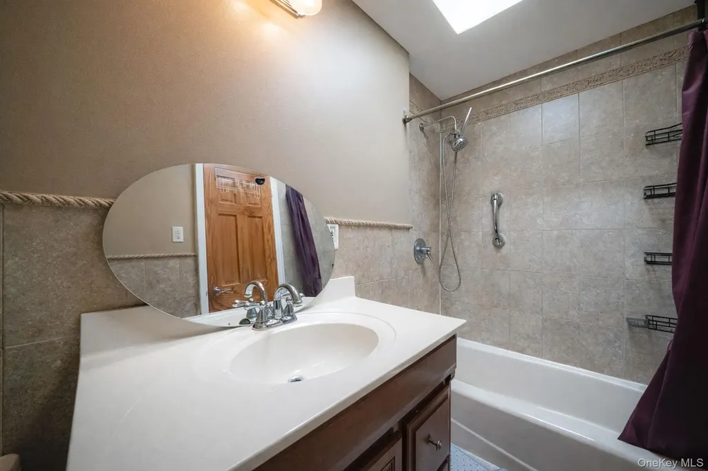 8605 77th Avenue Glendale NY 11385