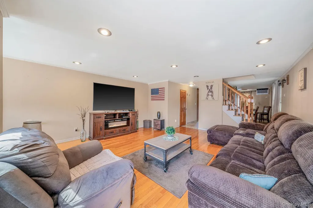 8605 77th Avenue Glendale NY 11385