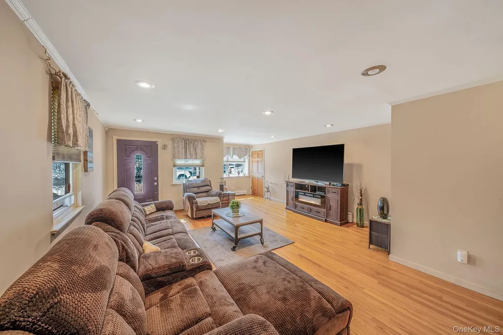 8605 77th Avenue Glendale NY 11385