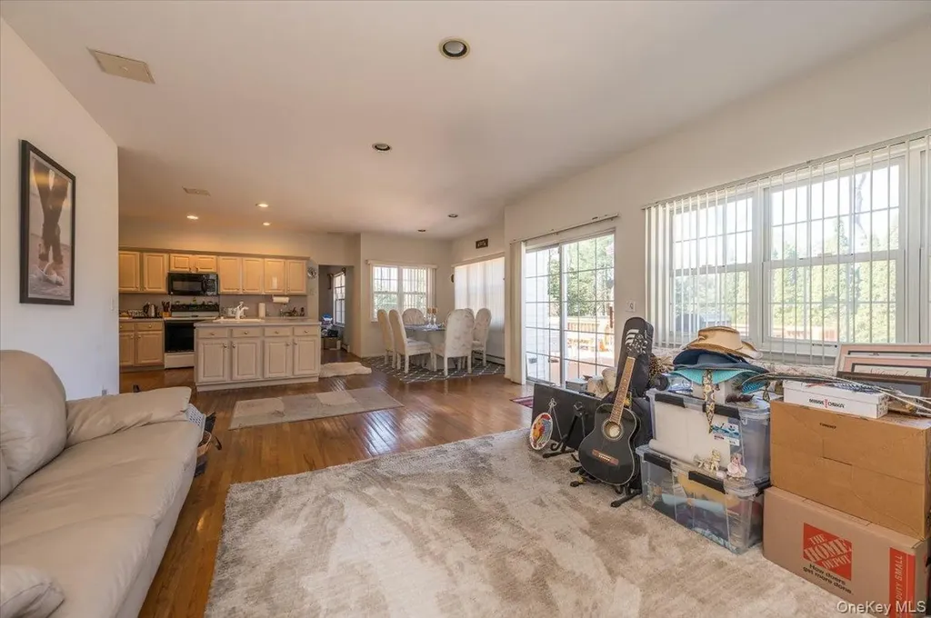 20 Pineacre Drive Smithtown NY 11787