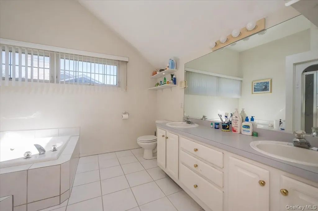20 Pineacre Drive Smithtown NY 11787