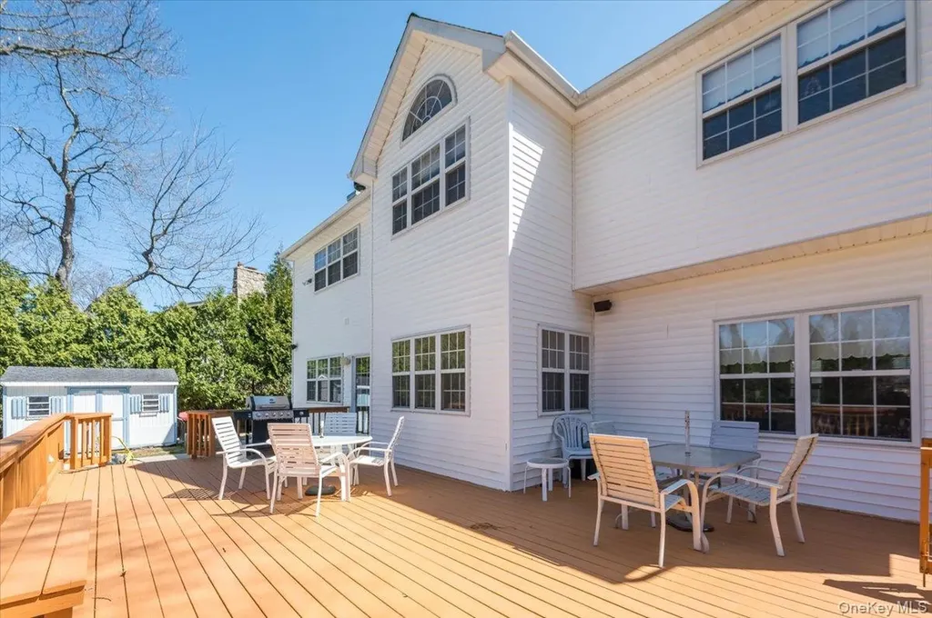 20 Pineacre Drive Smithtown NY 11787