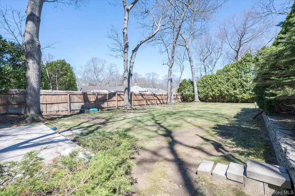 20 Pineacre Drive Smithtown NY 11787