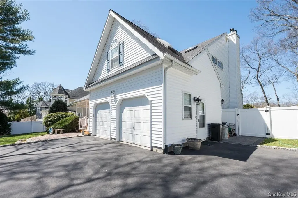 20 Pineacre Drive Smithtown NY 11787
