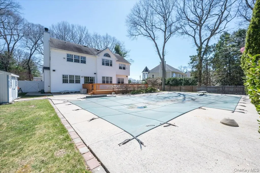 20 Pineacre Drive Smithtown NY 11787