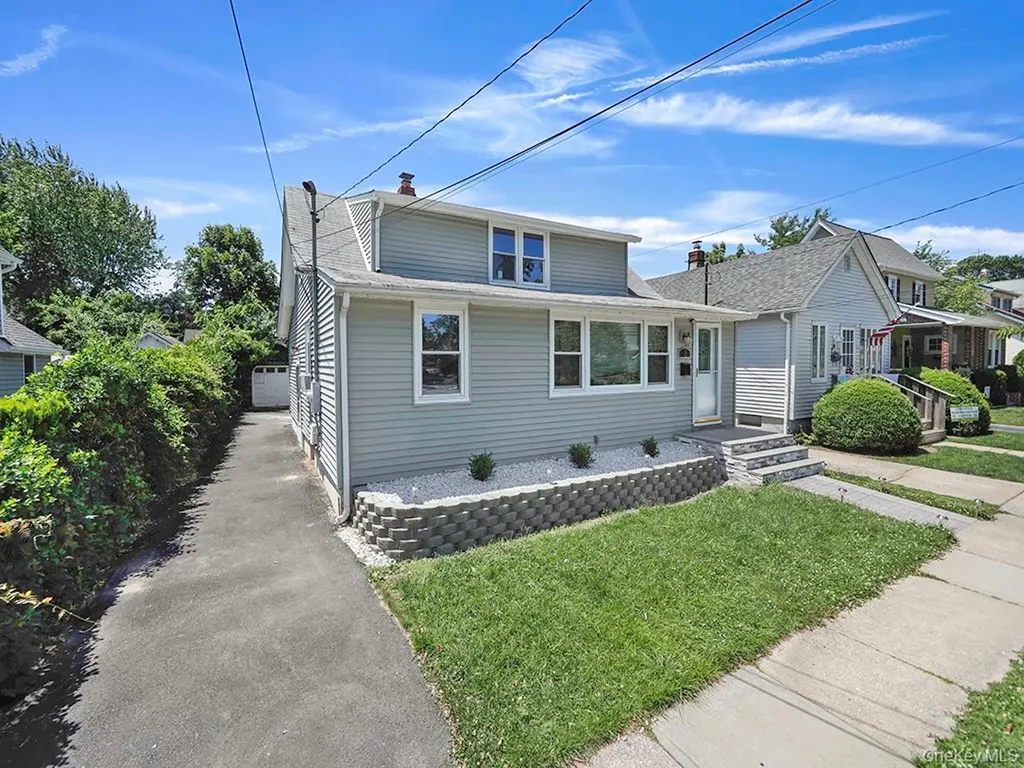 8 Winthrop Street Lynbrook NY 11563