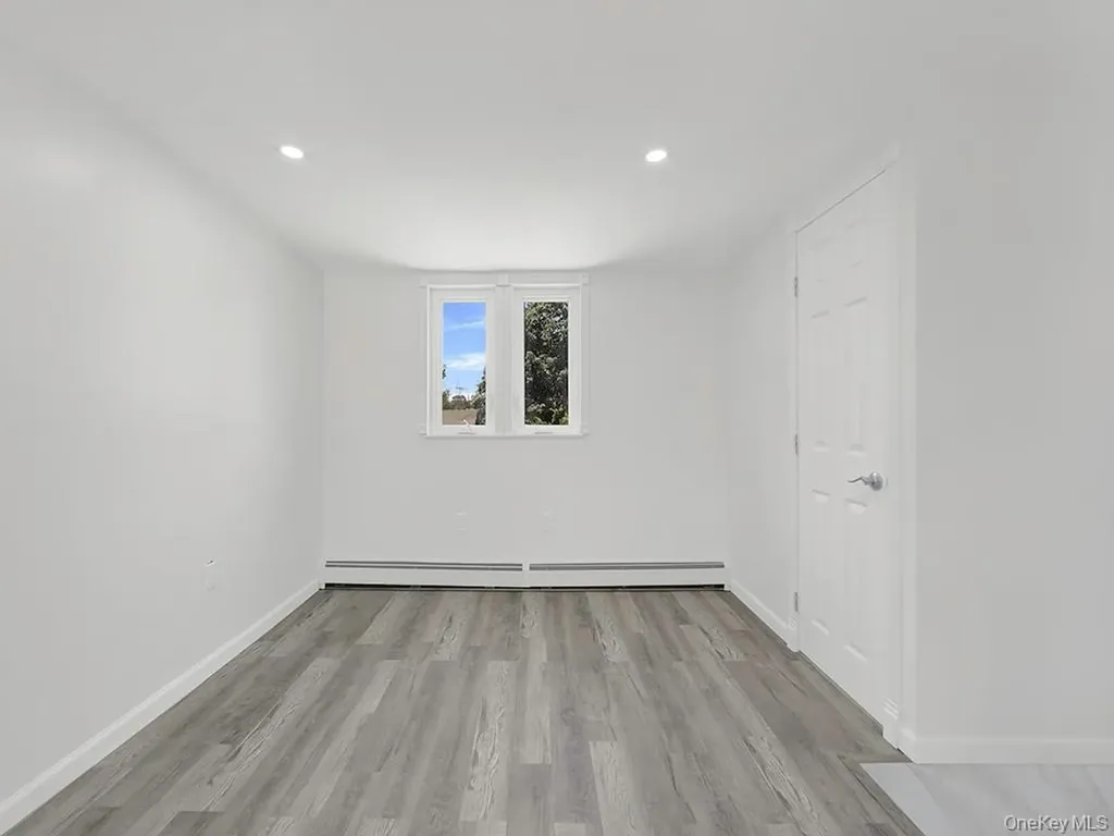 8 Winthrop Street Lynbrook NY 11563
