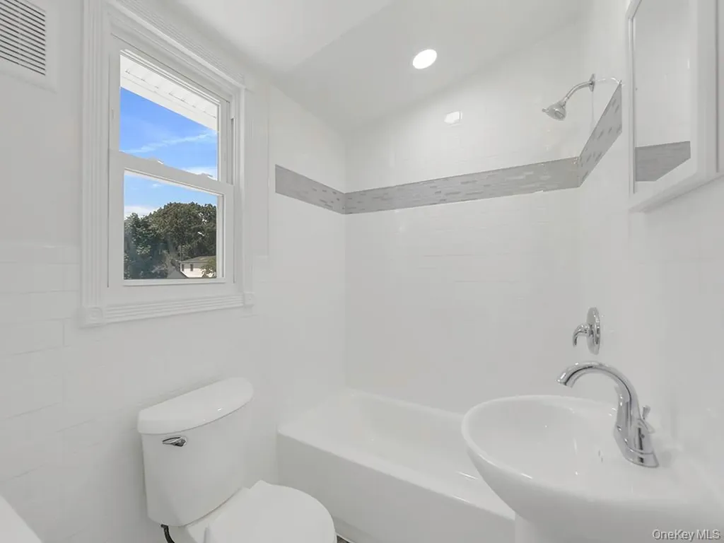 8 Winthrop Street Lynbrook NY 11563