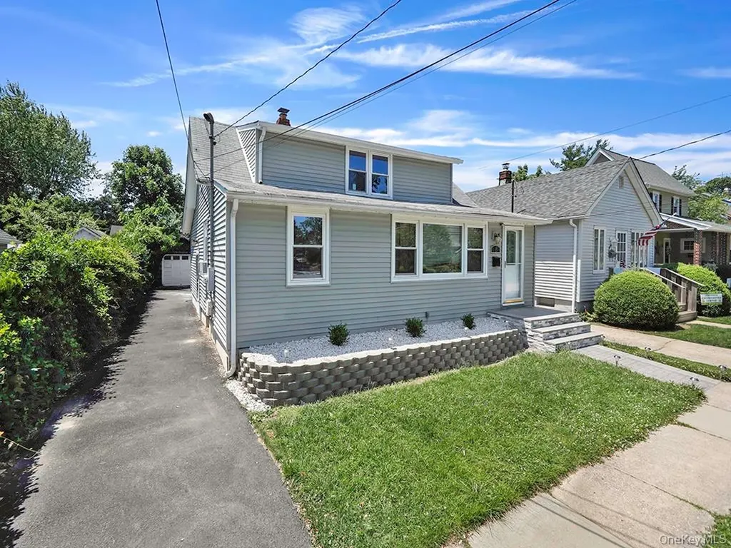 8 Winthrop Street Lynbrook NY 11563