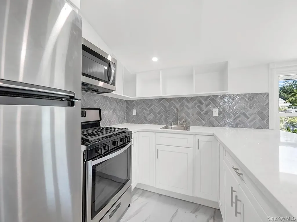 8 Winthrop Street Lynbrook NY 11563