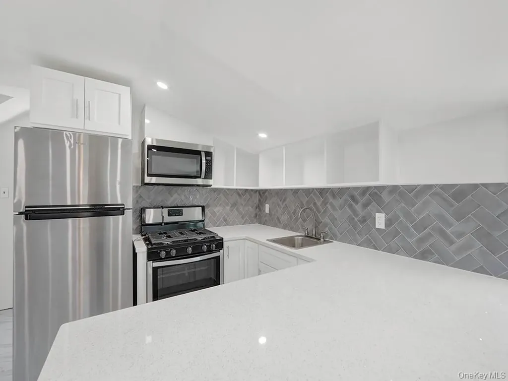 8 Winthrop Street Lynbrook NY 11563