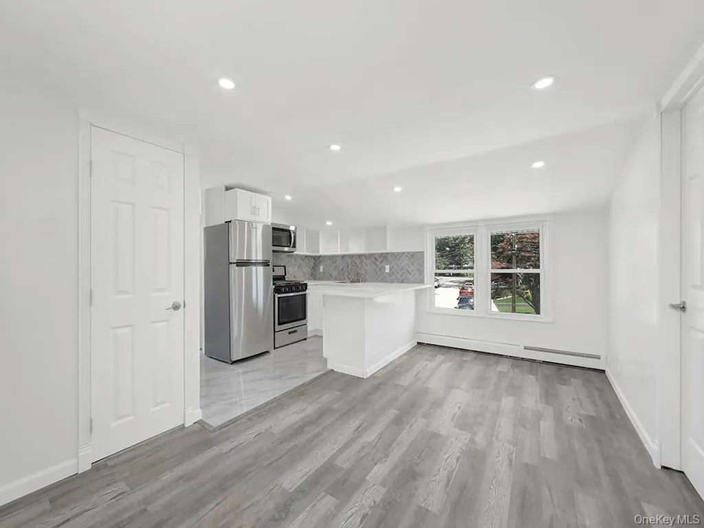 8 Winthrop Street Lynbrook NY 11563