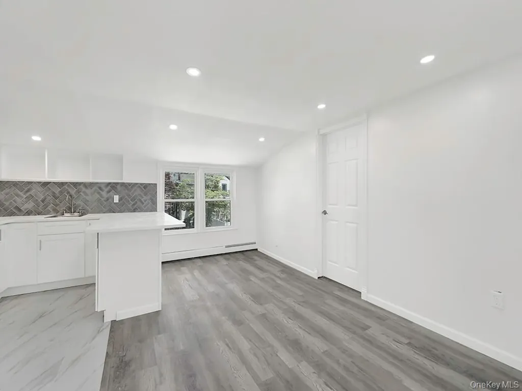 8 Winthrop Street Lynbrook NY 11563