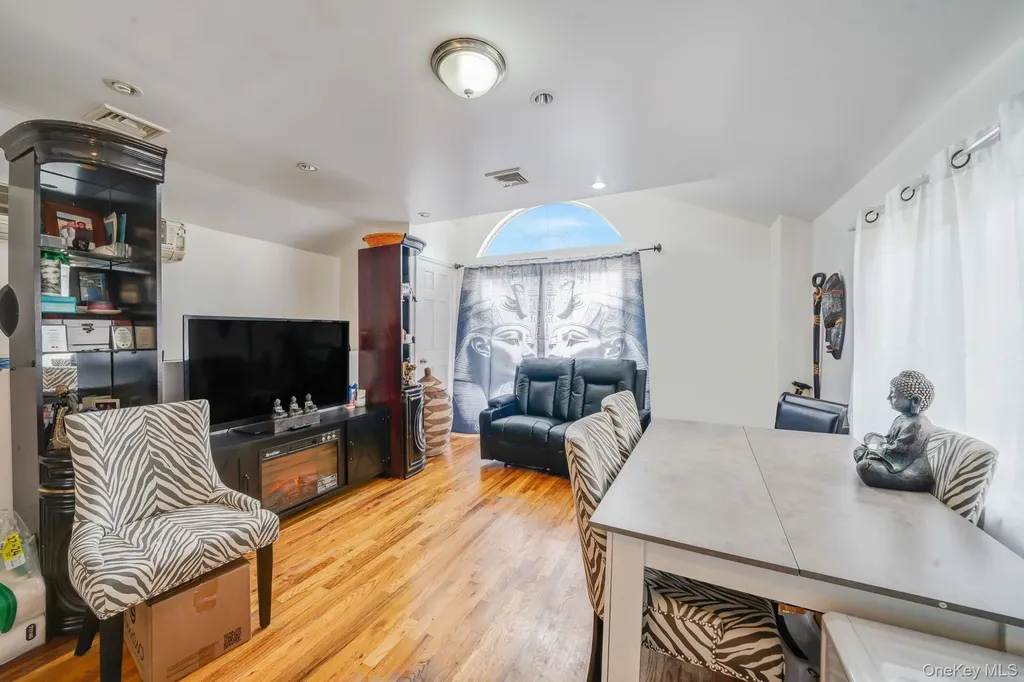 2858 Sampson Avenue Bronx NY 10465