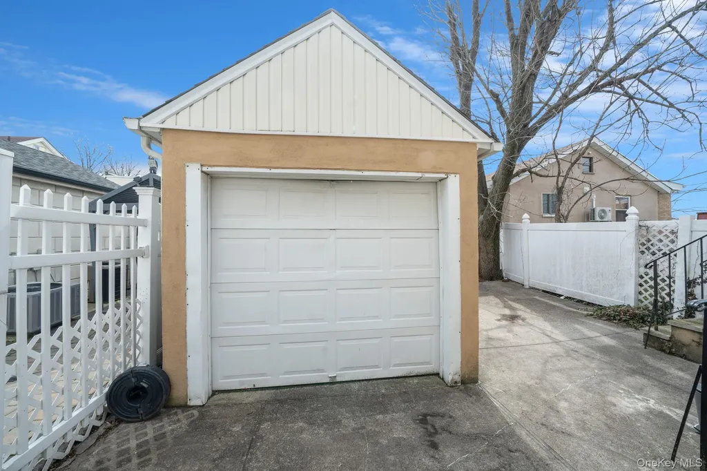 2858 Sampson Avenue Bronx NY 10465