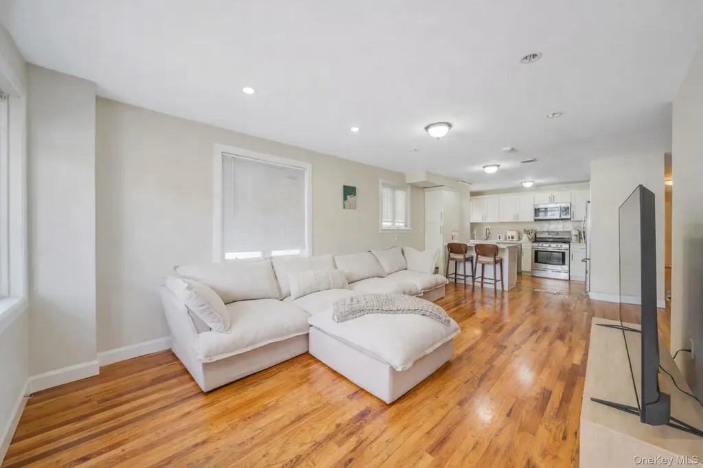 2858 Sampson Avenue Bronx NY 10465