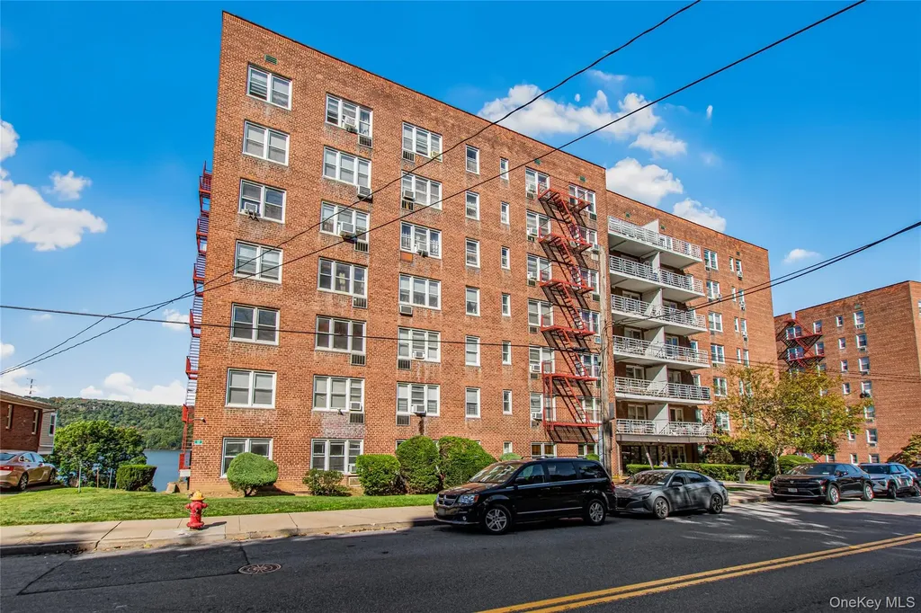 679 Warburton Avenue Yonkers NY 10701