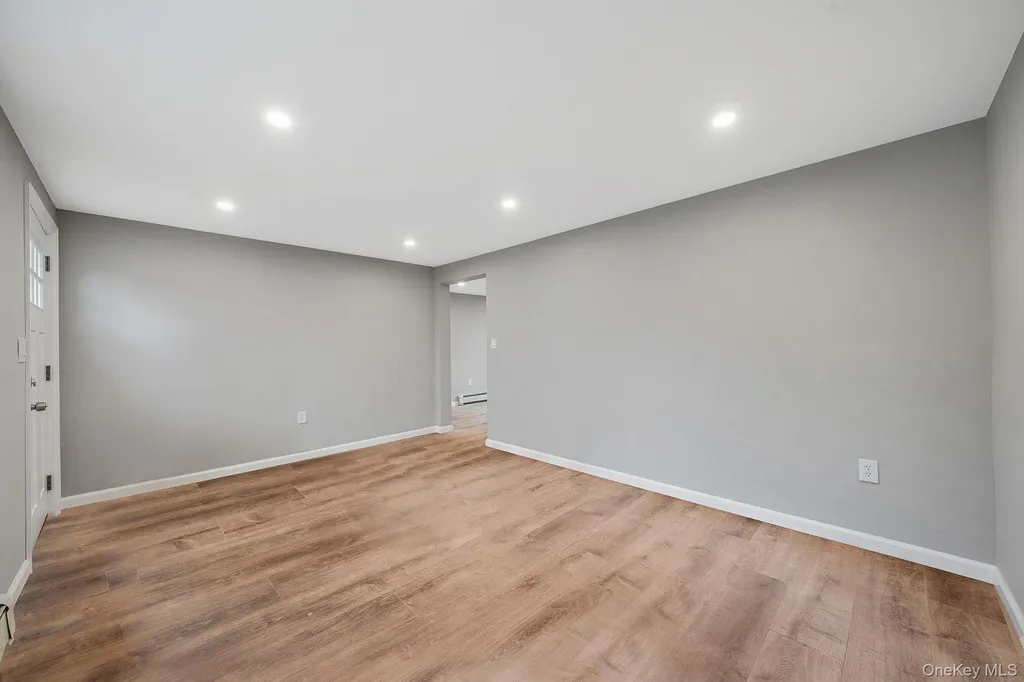 28 Dale Avenue Riverhead NY 11901