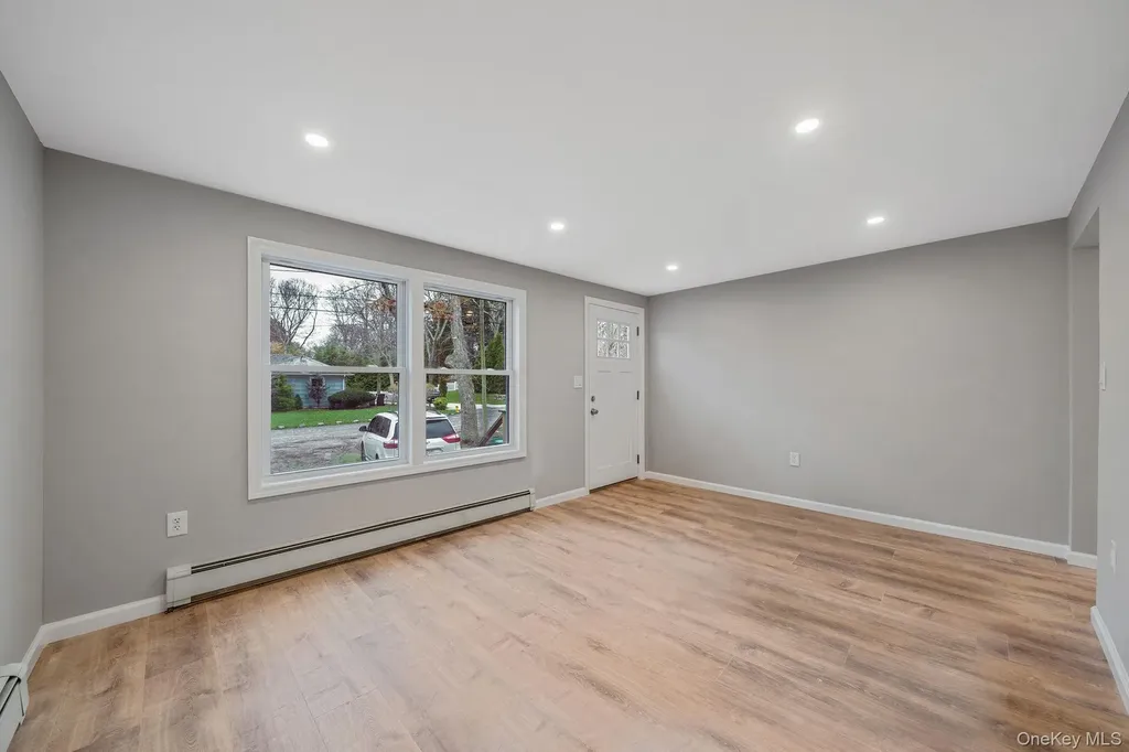 28 Dale Avenue Riverhead NY 11901
