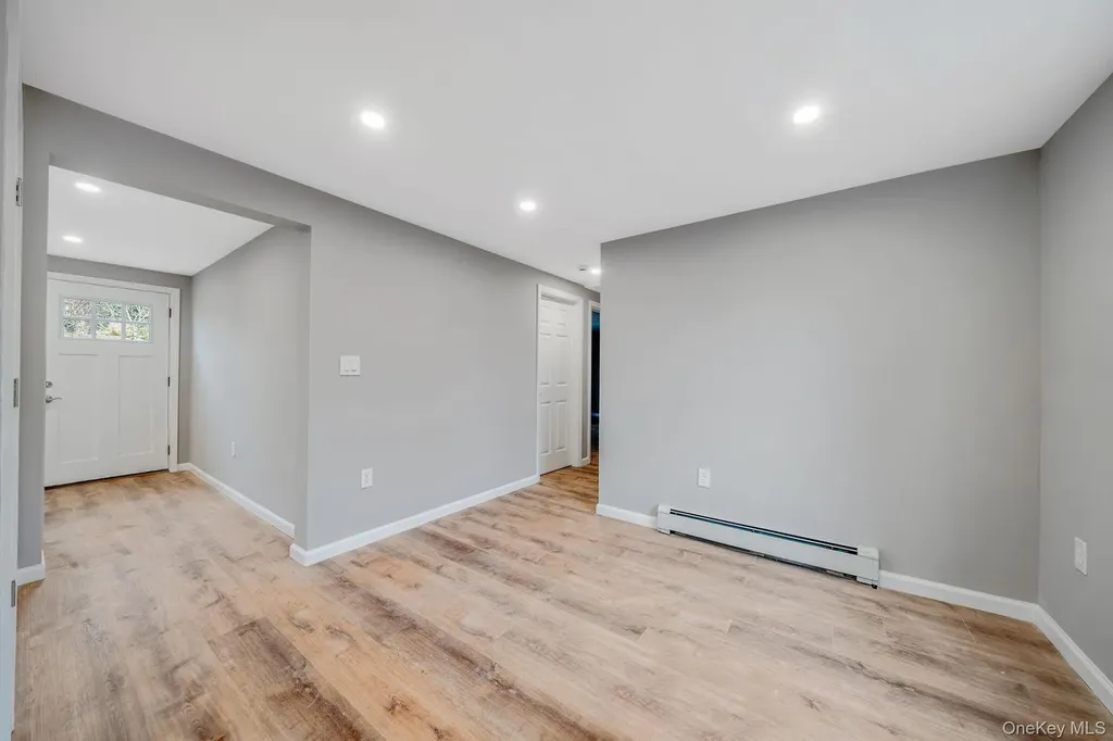 28 Dale Avenue Riverhead NY 11901