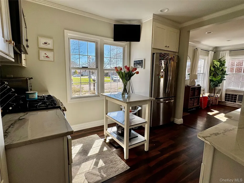 25 Park Circle New Hyde Park NY 11040