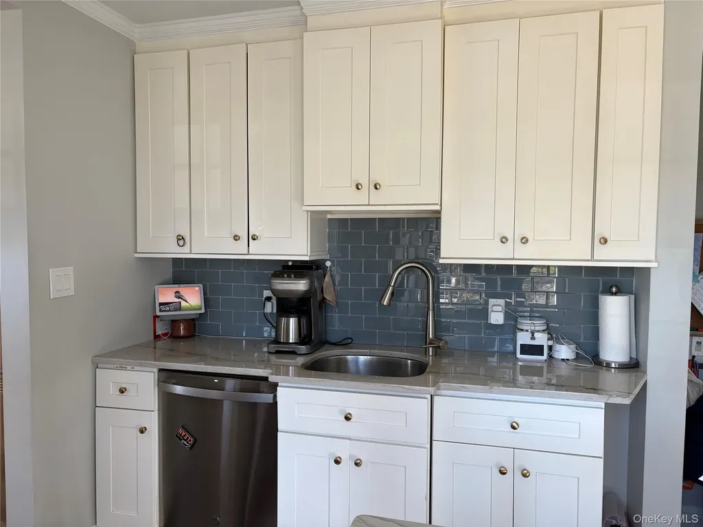 25 Park Circle New Hyde Park NY 11040