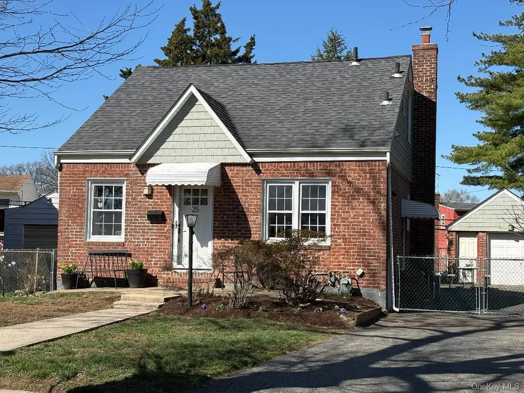 25 Park Circle New Hyde Park NY 11040